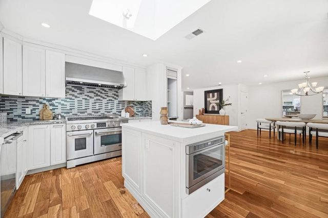 10435 San Fernando Avenue, Cupertino, CA 95014
