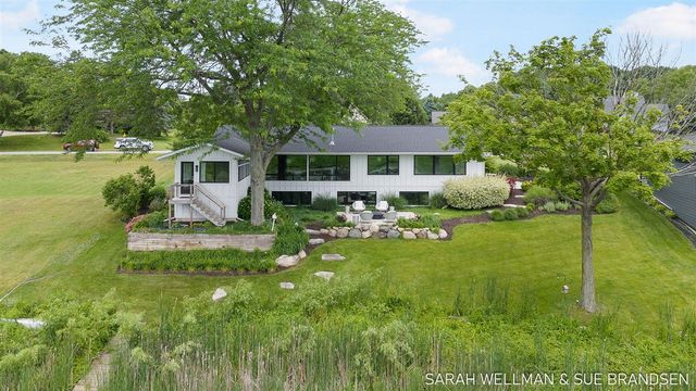 3013 Newport Drive, Fennville, MI 49408