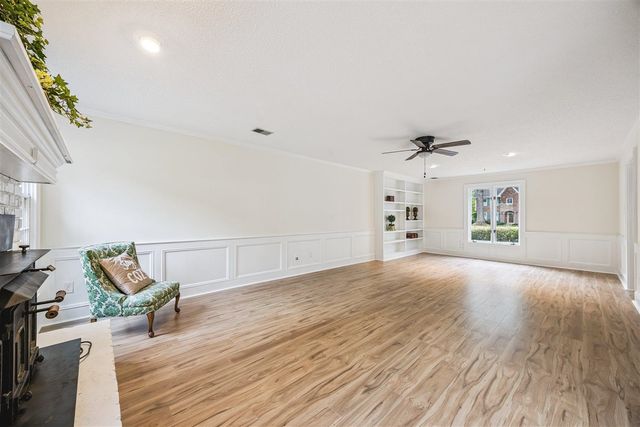 8832 ALDERSHOT DR, Germantown, TN 38139