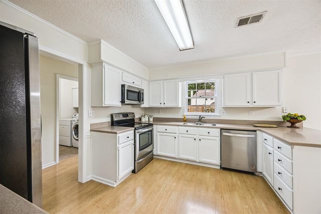 8832 ALDERSHOT DR, Germantown, TN 38139