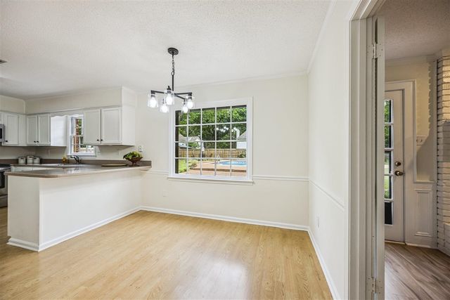 8832 ALDERSHOT DR, Germantown, TN 38139