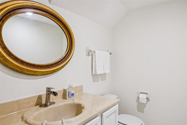 8832 ALDERSHOT DR, Germantown, TN 38139