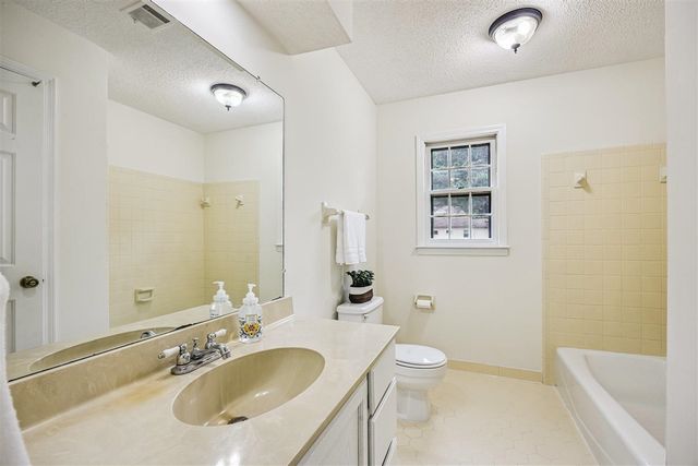 8832 ALDERSHOT DR, Germantown, TN 38139