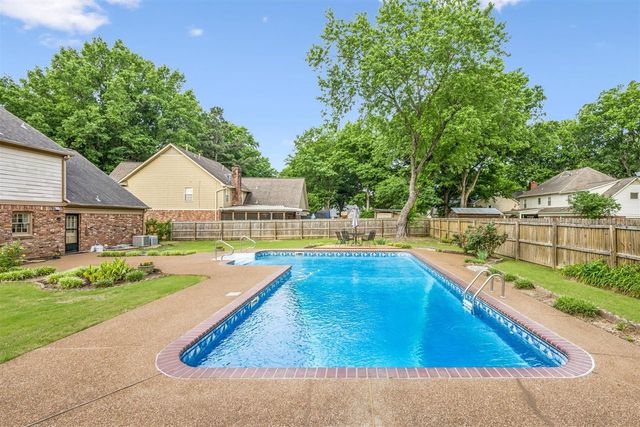 8832 ALDERSHOT DR, Germantown, TN 38139
