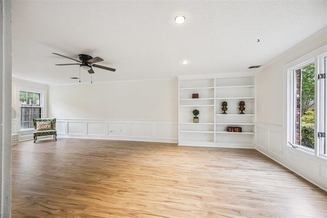 8832 ALDERSHOT DR, Germantown, TN 38139