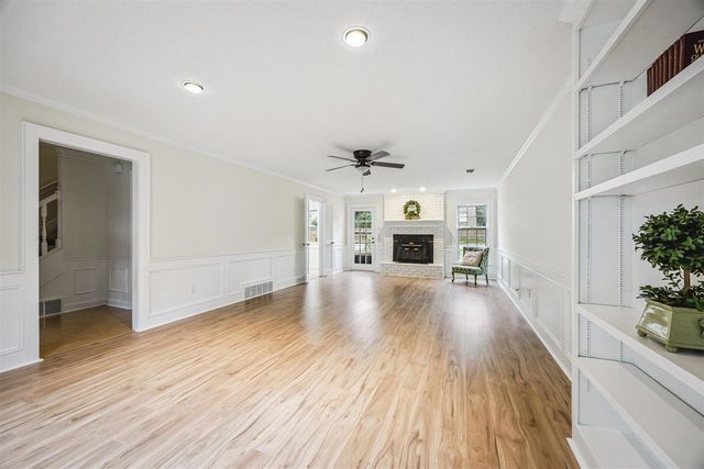 8832 ALDERSHOT DR, Germantown, TN 38139