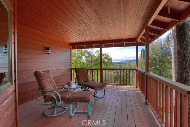 39207 Thornberry Mtn View Court, Oakhurst, CA 93644
