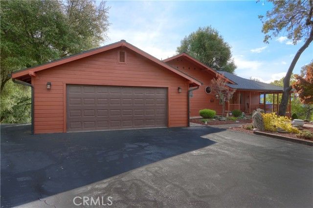 39207 Thornberry Mtn View Court, Oakhurst, CA 93644