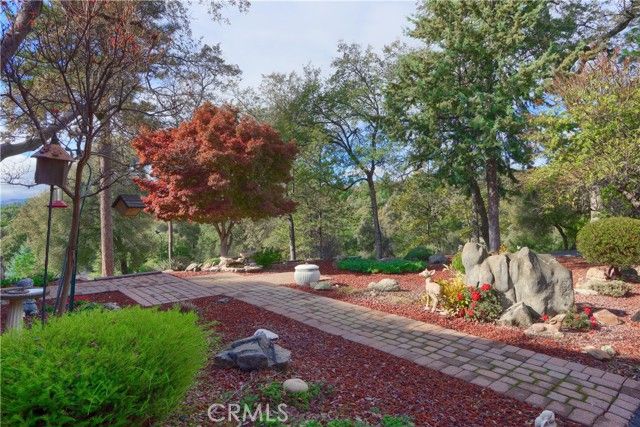 39207 Thornberry Mtn View Court, Oakhurst, CA 93644