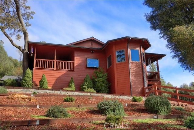 39207 Thornberry Mtn View Court, Oakhurst, CA 93644