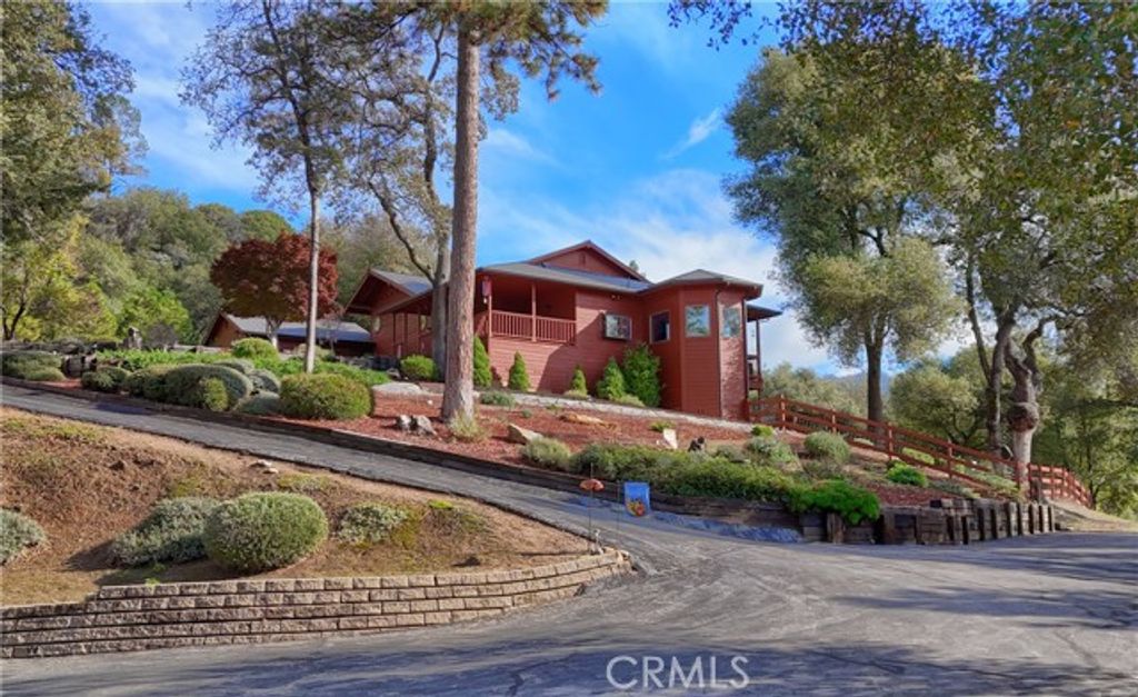 39207 Thornberry Mtn View Court, Oakhurst, CA 93644
