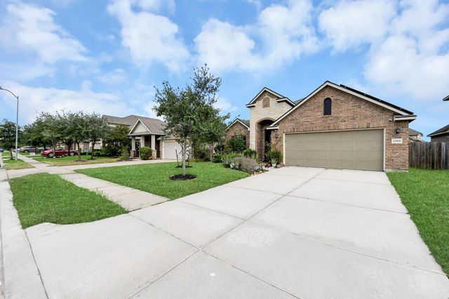 12906 Millstream Bend Lane, Tomball, TX 77377