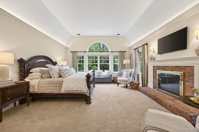 4 Wawapek Road, Cold Spring Harbor, NY 11724