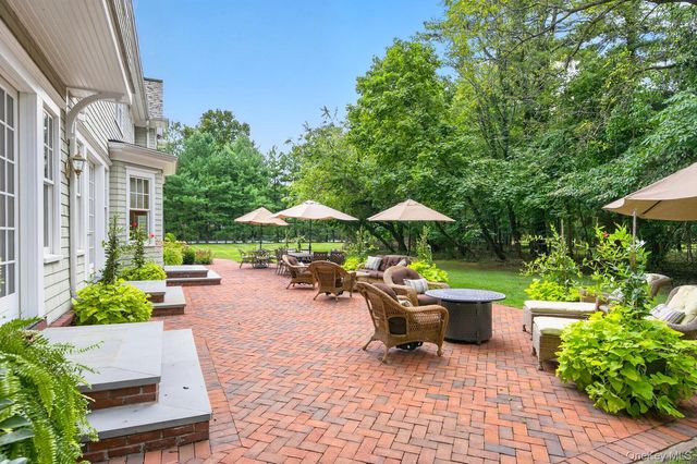 4 Wawapek Road, Cold Spring Harbor, NY 11724