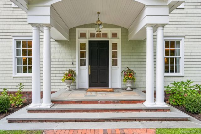 4 Wawapek Road, Cold Spring Harbor, NY 11724