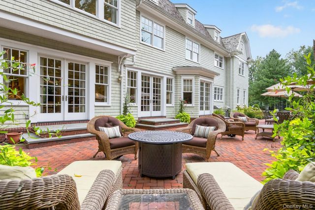 4 Wawapek Road, Cold Spring Harbor, NY 11724