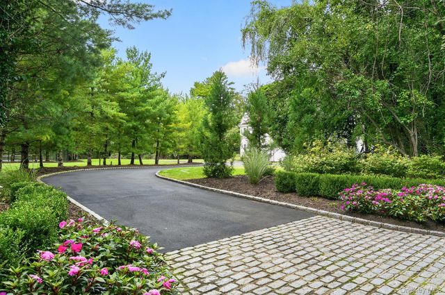 4 Wawapek Road, Cold Spring Harbor, NY 11724