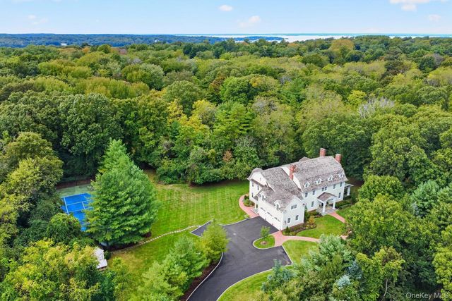 4 Wawapek Road, Cold Spring Harbor, NY 11724