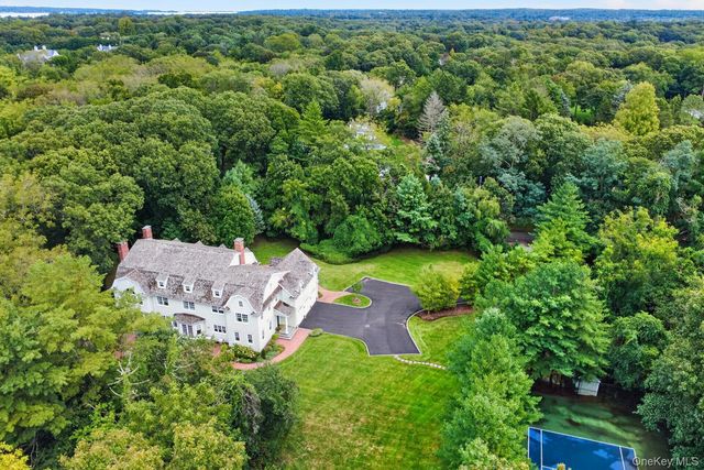 4 Wawapek Road, Cold Spring Harbor, NY 11724