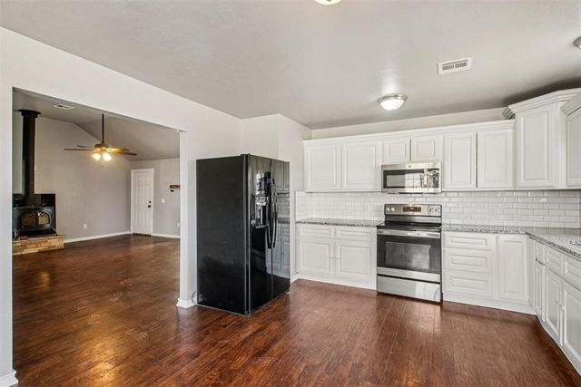 17291 Cottonwood Court, Newalla, OK 74857