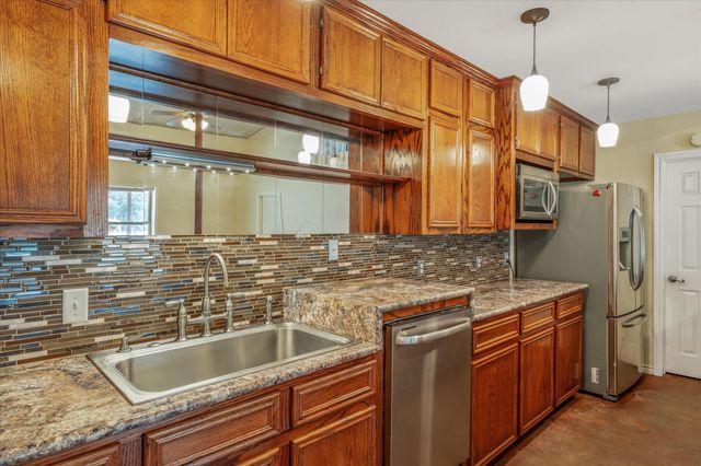 1070 Piney Grove, Rusk, TX 75785