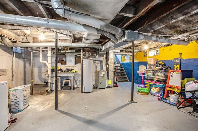 868 10th Street Nw, City Of Grand Rapids, MI 49504