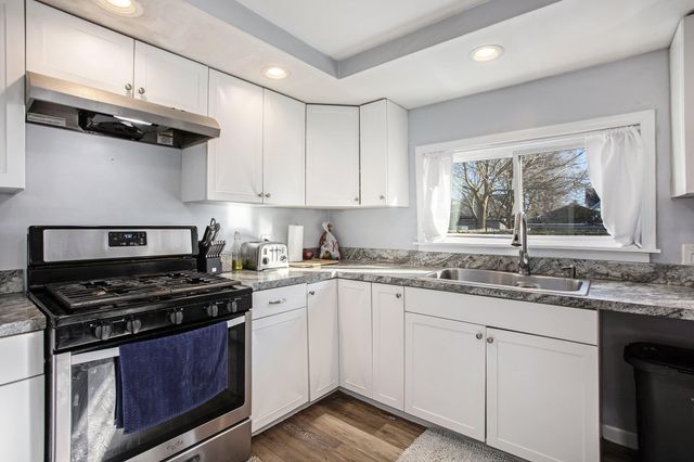 868 10th Street Nw, City Of Grand Rapids, MI 49504