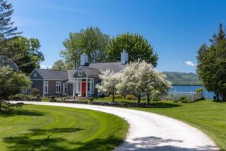 1462 Lake Road, Panton, VT 05482