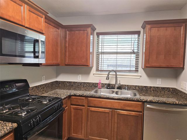 10320 Stone Gate Drive, Conroe, TX 77385