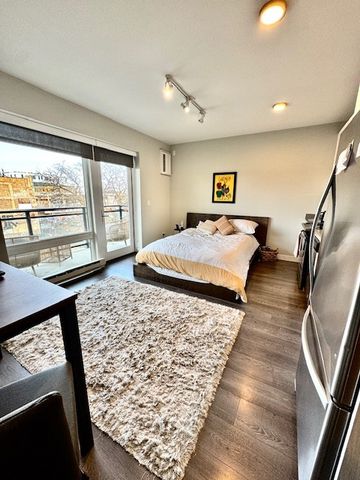 2407 W Eastwood Avenue 202, Chicago, IL 60625