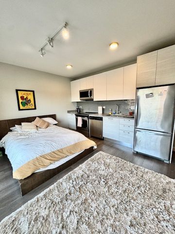 2407 W Eastwood Avenue 202, Chicago, IL 60625