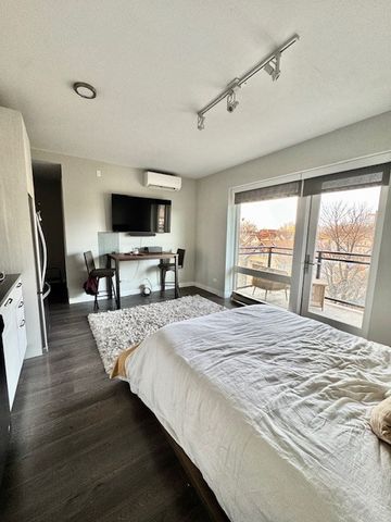 2407 W Eastwood Avenue 202, Chicago, IL 60625