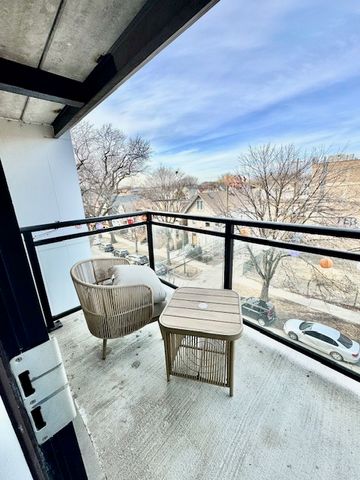 2407 W Eastwood Avenue 202, Chicago, IL 60625