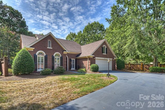 7035 Walton Heath Lane, Charlotte, NC 28277