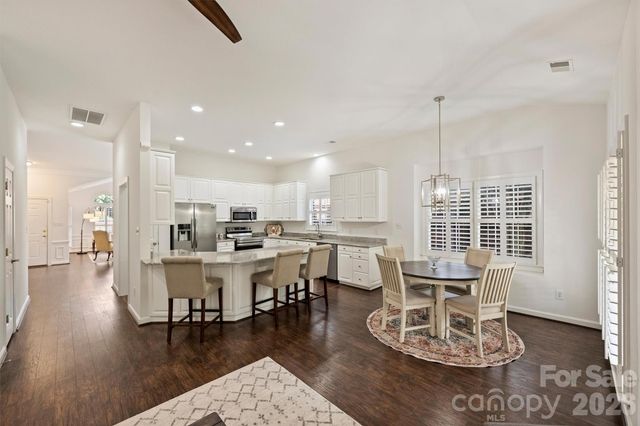 7035 Walton Heath Lane, Charlotte, NC 28277