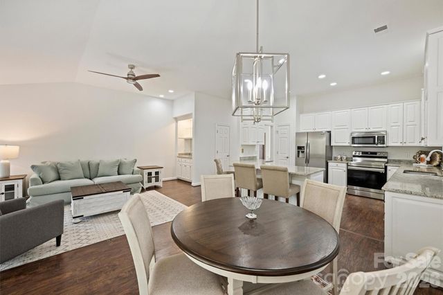 7035 Walton Heath Lane, Charlotte, NC 28277