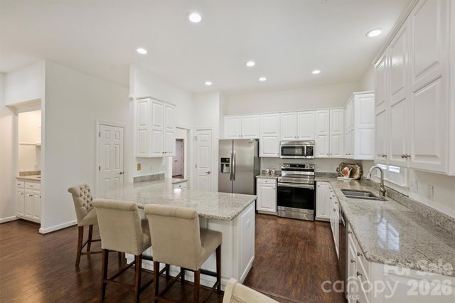 7035 Walton Heath Lane, Charlotte, NC 28277