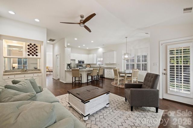 7035 Walton Heath Lane, Charlotte, NC 28277
