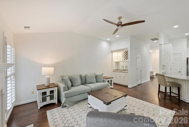 7035 Walton Heath Lane, Charlotte, NC 28277