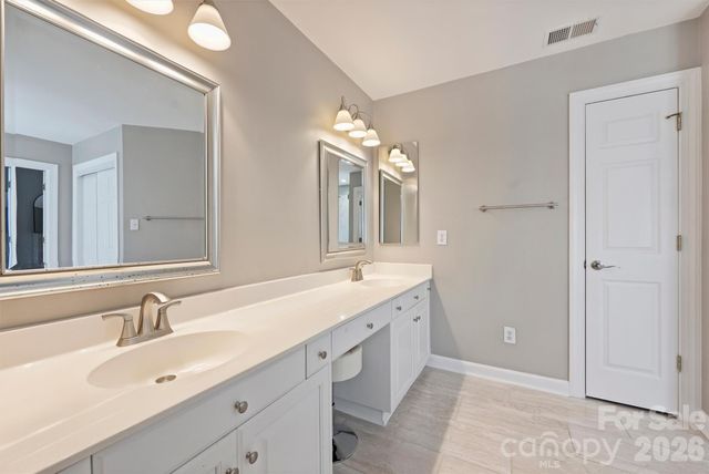 7035 Walton Heath Lane, Charlotte, NC 28277