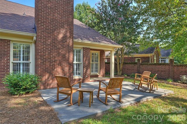 7035 Walton Heath Lane, Charlotte, NC 28277