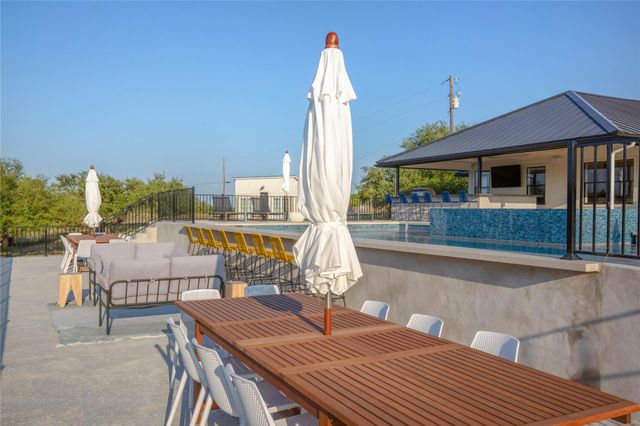 171 Hart LN, Dripping Springs, TX 78620