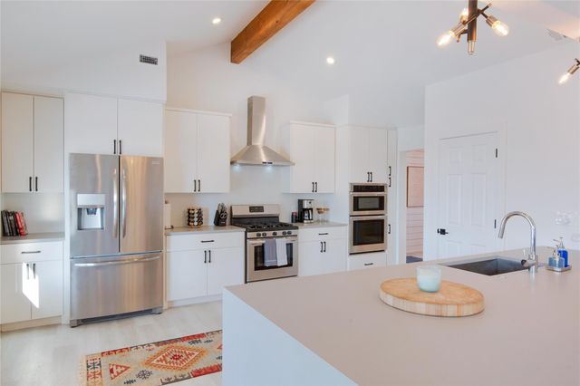 171 Hart LN, Dripping Springs, TX 78620