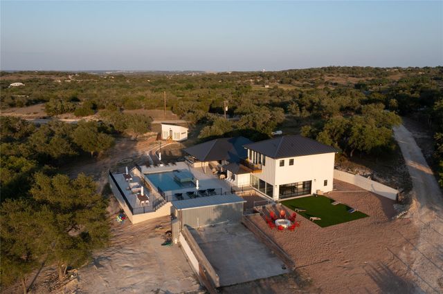 171 Hart LN, Dripping Springs, TX 78620
