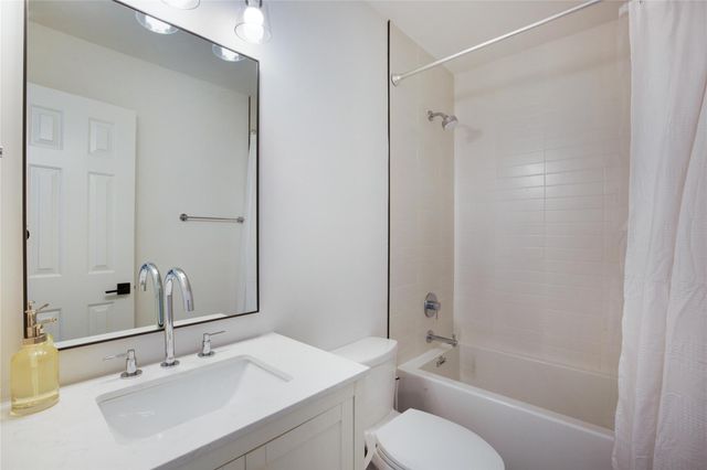 171 Hart LN, Dripping Springs, TX 78620