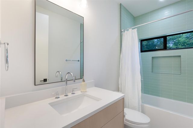 171 Hart LN, Dripping Springs, TX 78620