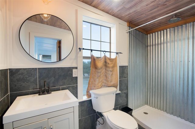 171 Hart LN, Dripping Springs, TX 78620