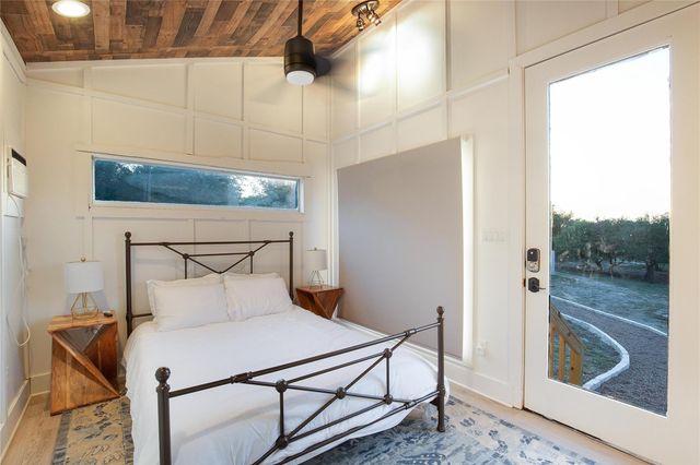 171 Hart LN, Dripping Springs, TX 78620