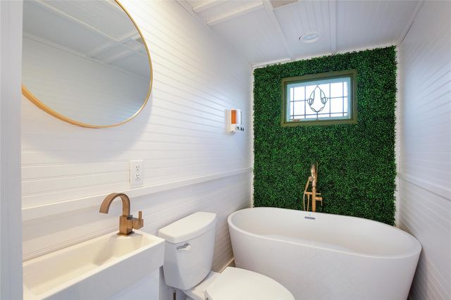 171 Hart LN, Dripping Springs, TX 78620