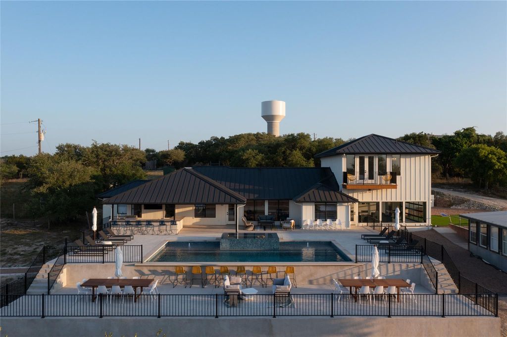 171 Hart LN, Dripping Springs, TX 78620